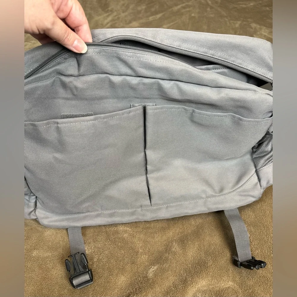Adidas Laptop Messenger Bag Gray Shoulder Strap Padded Briefcase 329761 JDE002